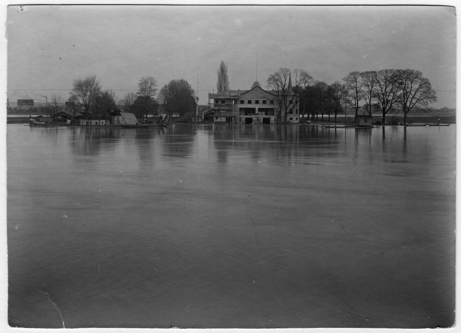 1924_bootshaus_hochwasser_bearbeitet-1.jpg 1924_bootshaus_hochwasser_bearbeitet-1.jpg
