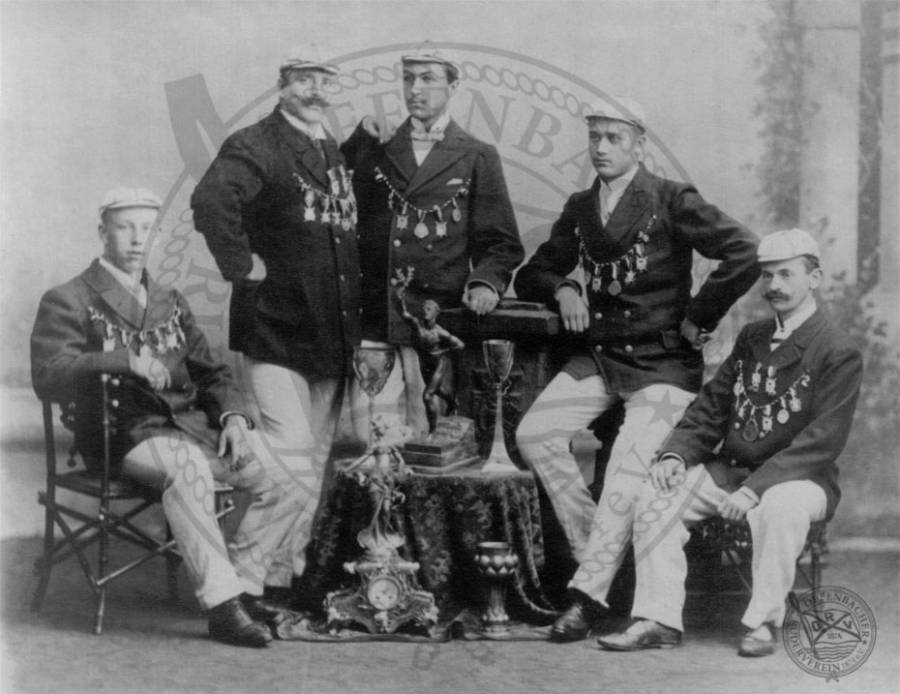 1901_gruppenbild_bearbeitet-1s.jpg 1901_gruppenbild_bearbeitet-1s.jpg